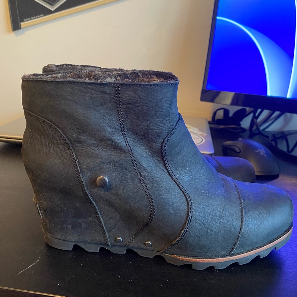 Black Sorel boots